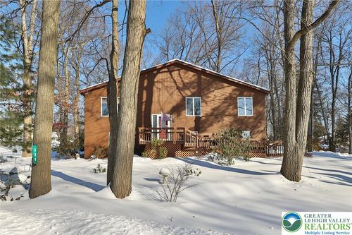 536 Carol Ln, Bath, PA, 18014-8886 | Card Image