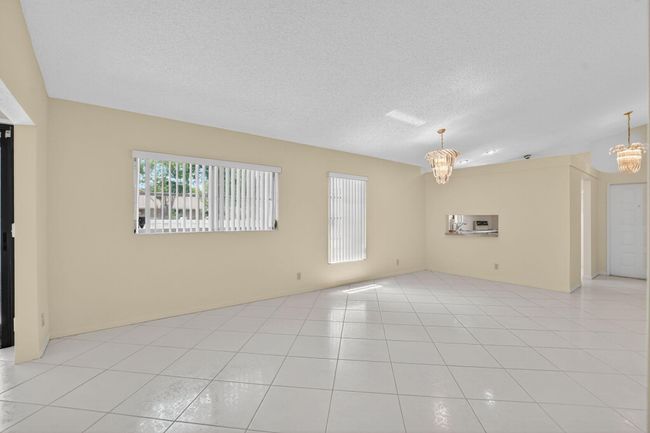 8129 Springtree Rd, Condo with 2 bedrooms, 2 bathrooms and null parking in Boca Raton FL | Image 11