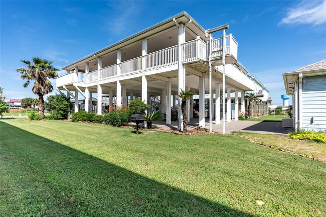 876 Kahla Dr, House other with 5 bedrooms, 2 bathrooms and 2 parking in Crystal Beach TX | Image 44