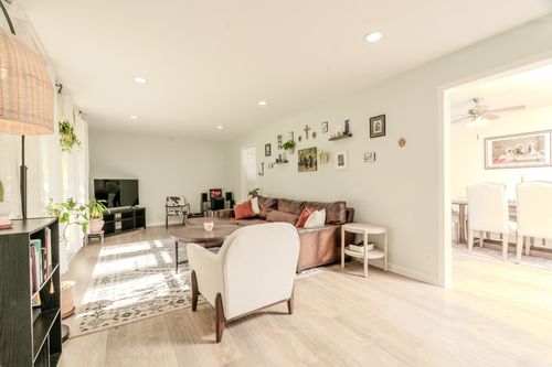 221 Downer Dr, Clarksville, TN, 37042-6252 | Card Image