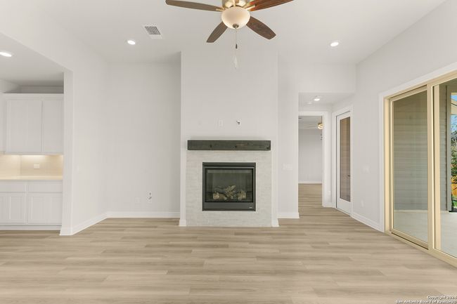 948 Nolte Bnd, House other with 3 bedrooms, 3 bathrooms and null parking in Seguin TX | Image 13