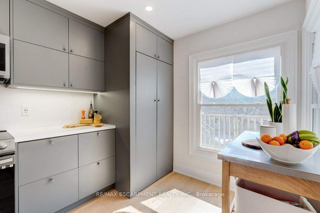 308 - 1210 Thorpe Rd, Condo with 3 bedrooms, 2 bathrooms and 1 parking in Burlington ON | Image 11
