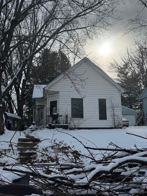 916 W Front St, Bloomington, IL, 61701-4941 | Card Image