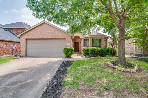 2050 Lake Trail Dr, Heartland, TX, 75126-8274 | Card Image