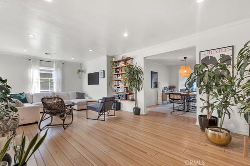 5727 Colbath Ave, Valley Glen, CA, 91401-4323 | Card Image