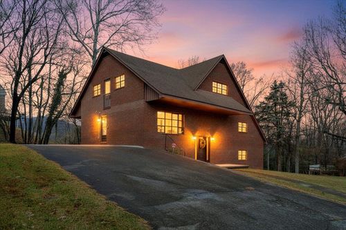 6089 Steeplechase Dr, Roanoke, VA, 24018-7665 | Card Image