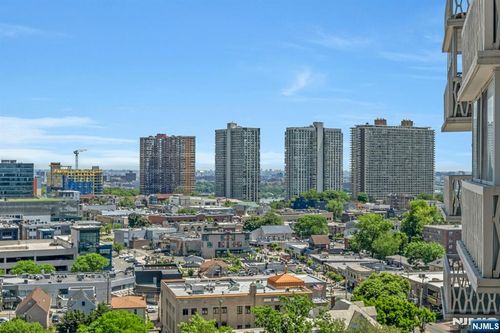 2000 Linwood Ave, Fort Lee, NJ, 07024-3086 | Card Image