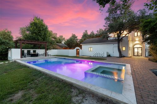 8 Glen Rock Dr, The Hills, TX, 78738-1532 | Card Image