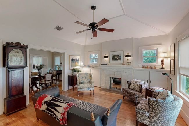 609 Valencia St, House other with 3 bedrooms, 2 bathrooms and null parking in Dallas TX | Image 7