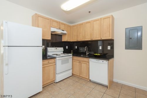 48 Washington St, Bloomfield, NJ, 07003-3381 | Card Image