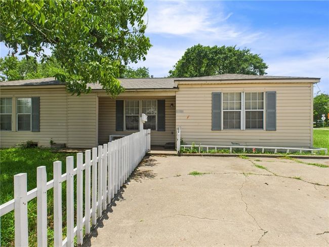 View of front of property with roof with shingles | Image 22