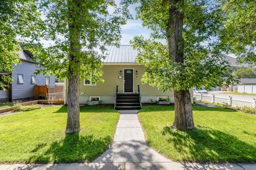 501 10 St Se, Medicine Hat, AB, T1A1R4 | Card Image
