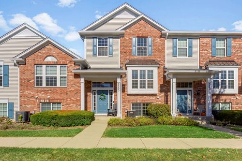 3303 Redbud Dr, Lindenhurst, IL, 60046-9079 | Card Image