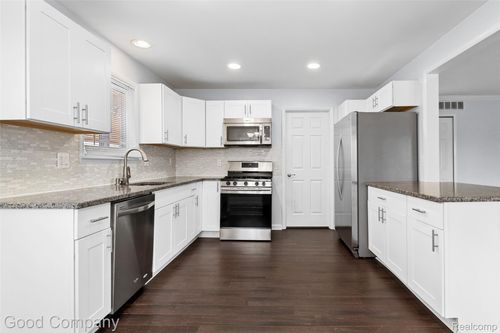 3826 Kent Rd, Royal Oak, MI, 48073-1814 | Card Image