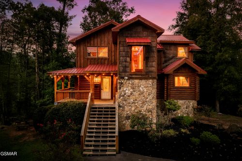 2615 Bear Crossing Way, Sevierville, TN, 37862-7966 | Card Image