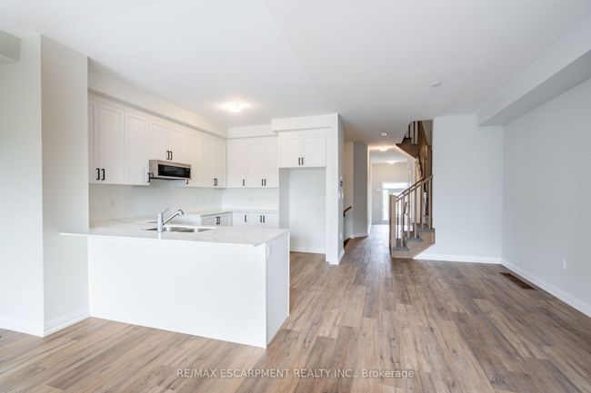 189 Lormont Blvd, House attached with 3 bedrooms, 3 bathrooms and 1 parking in Stoney Creek ON | Image 11