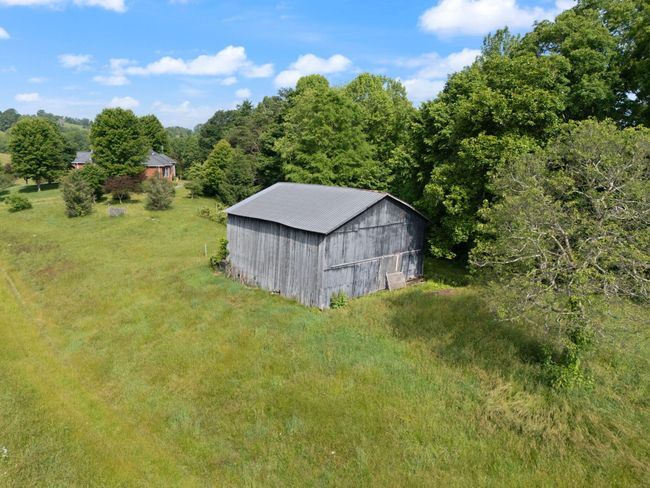 225 Hilltop Rd, Home with 3 bedrooms, 3 bathrooms and null parking in East Bernstadt KY | Image 96