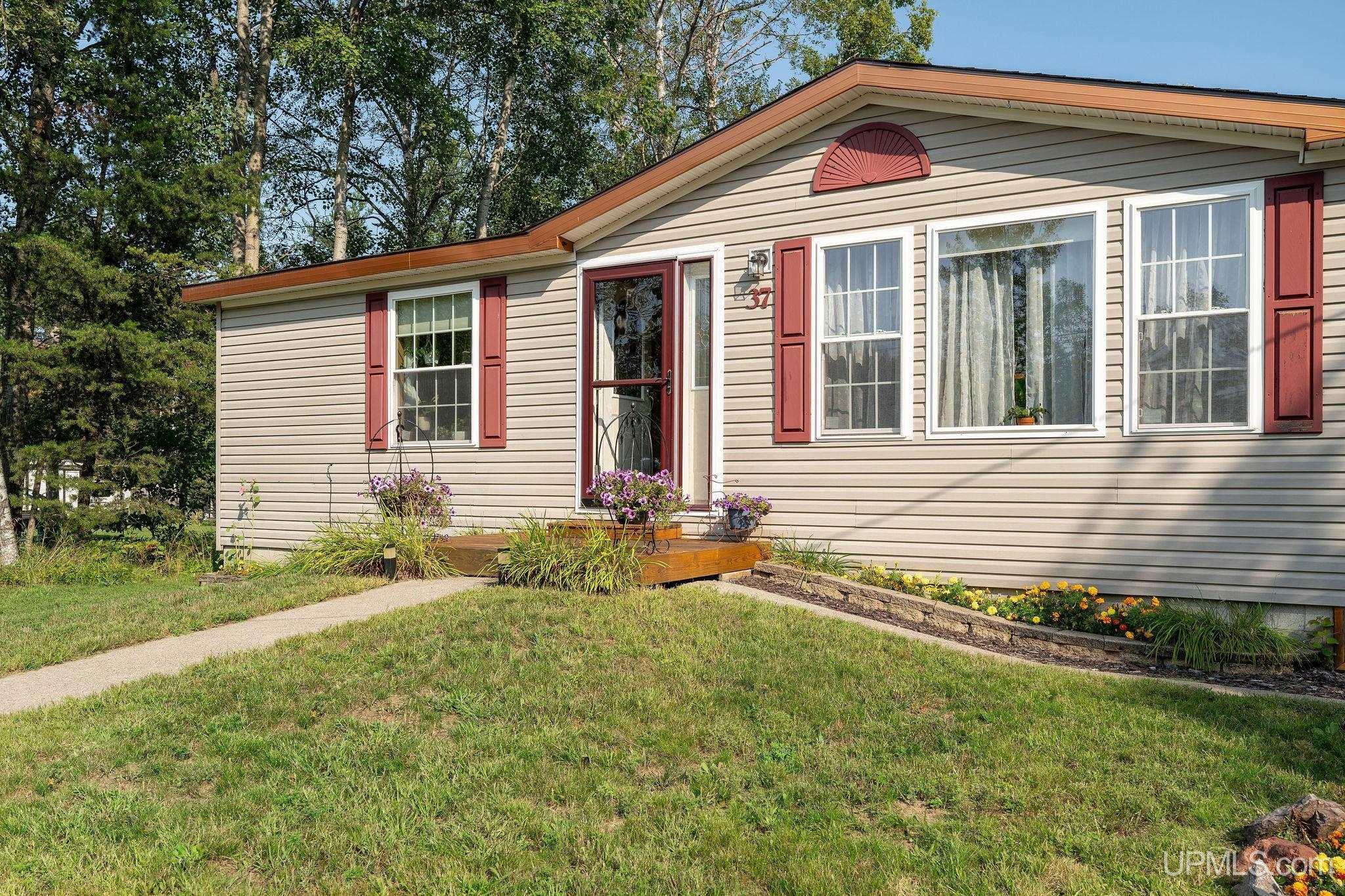 Sicotte Rd, Marquette, MI 49855
