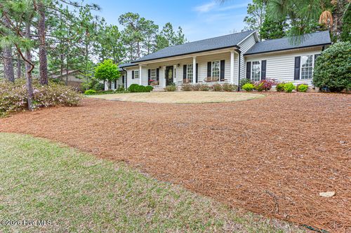 8 Surry Circle Dr N, Pinehurst, NC, 28374-8421 | Card Image