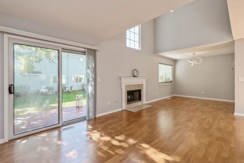 222 Wellington Cir, Gurnee, IL, 60031-6222 | Card Image