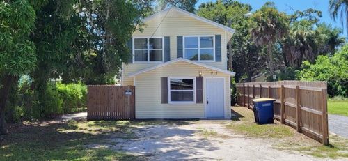 915 Seminole St, CLEARWATER, FL, 33755-4242 | Card Image