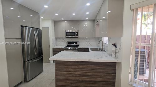 213-213 E Forest Oak Cir, Davie, FL, 33325 | Card Image