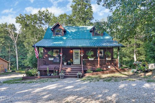 358 Red Oak Dr, Jamestown, TN, 38556-6826 | Card Image