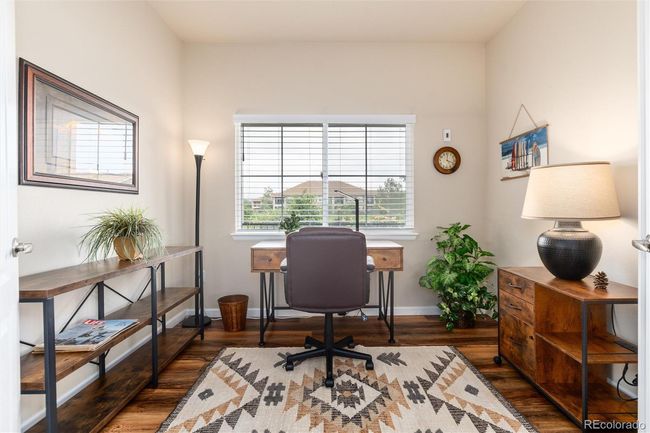 Office with great window to see the flowers outside | Image 21