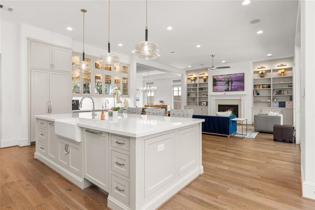Built in Thermador dishwasher w/ wood panel front, Soft close Thermador fridge & freezer w/ wood cabinet front, built in garbage. | Image 21