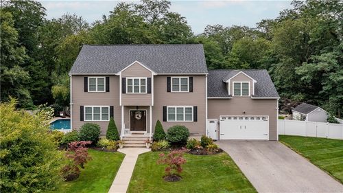 8 Winterberry Rd, Lincoln, RI, 02865-4733 | Card Image