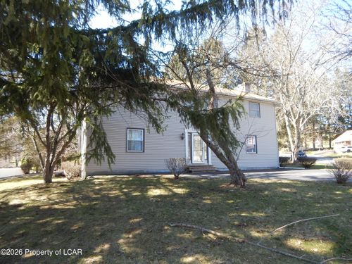 2 Cloverleaf Dr, Dallas, PA, 18612-9139 | Card Image