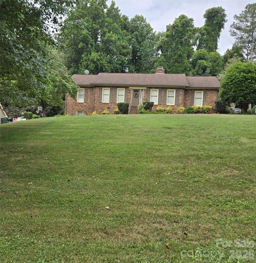 1671 Kensington Cir, Newton, NC, 28658-9431 | Card Image