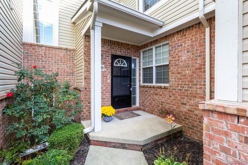 4370 Bennett Park Cir, Troy, MI, 48085-5729 | Card Image