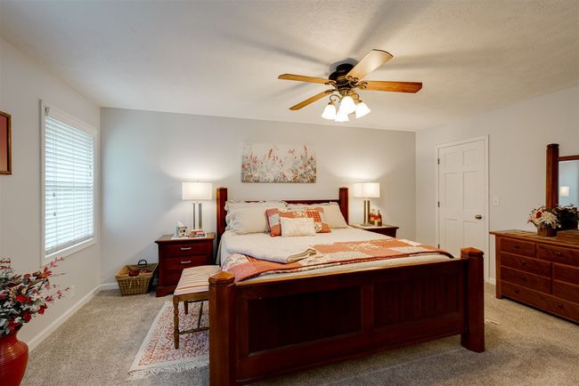 307 Blue Jay Dr, House other with 4 bedrooms, 4 bathrooms and 2 parking in Le Roy IL | Image 27