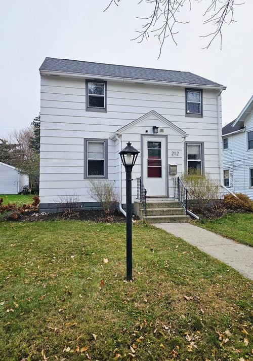 212 N 10th St, Montevideo, MN, 56265-1838 | Card Image