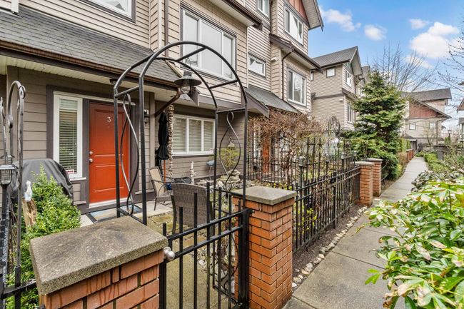 3 - 22386 Sharpe Avenue, Townhouse with 3 bedrooms, 2 bathrooms and 2 parking in Richmond BC | Image 2
