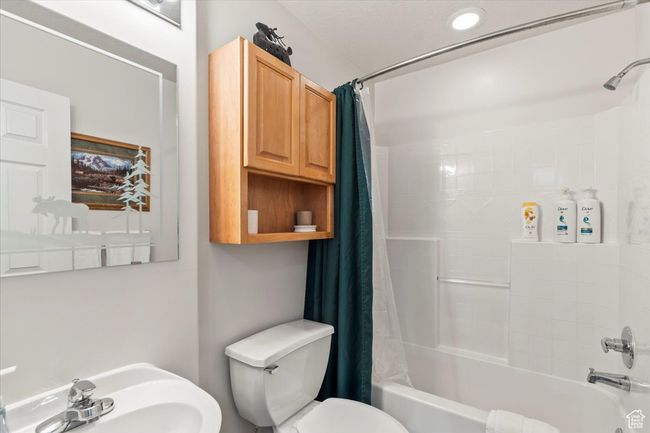 Hall full bathroom | Image 17