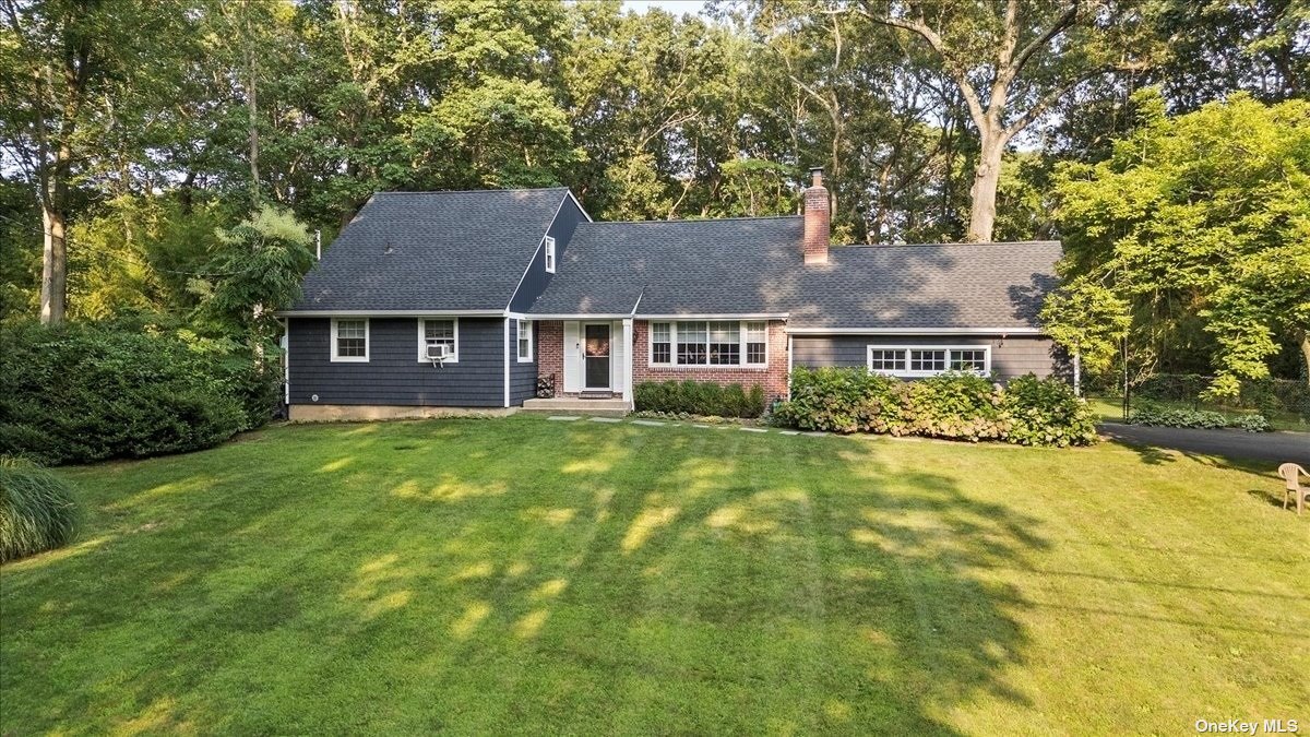 Brookhill Ln, Huntington, NY 11743
