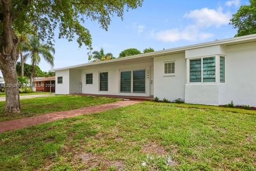 4948 Sw 90th Ter, Cooper City, FL, 33328-3517 | Card Image