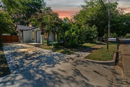 709 N Buffalo Ave, Cleburne, TX, 76033-3823 | Card Image