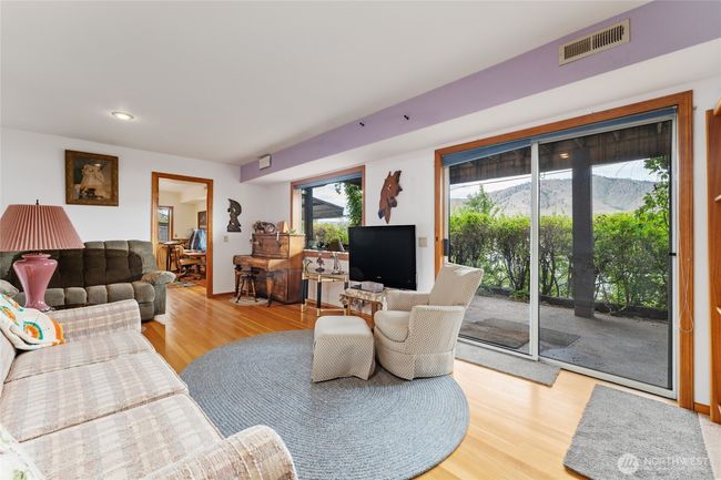 916 No See Um Rd, House other with 3 bedrooms, 3 bathrooms and 2 parking in Chelan WA | Image 19