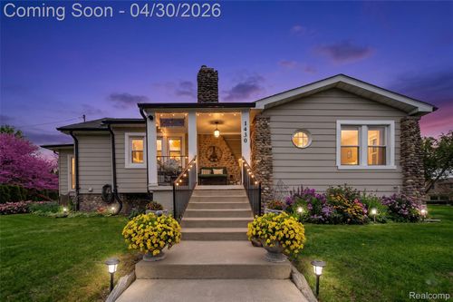 1430 Benvenue St, Sylvan Lake, MI, 48320-1714 | Card Image