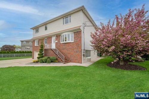 2 Millo Pl, Little Ferry, NJ, 07643-1013 | Card Image