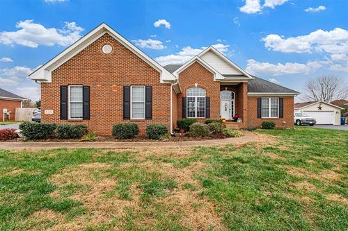 623 Wintergreen Ct, Bowling Green, KY, 42104-5518 | Card Image
