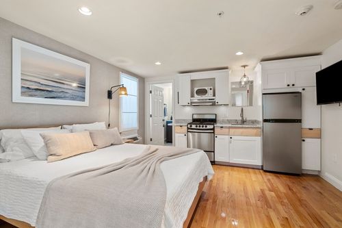 11 Charter St, Newburyport, MA, 01950-2788 | Card Image