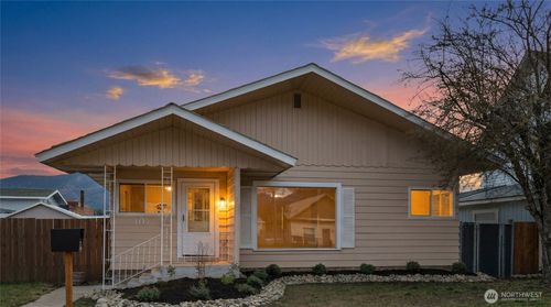 107 W 2nd St, Cle Elum, WA, 98922-1138 | Card Image