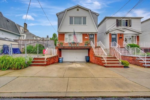 25 Linden St, Bayonne, NJ, 07002-1214 | Card Image