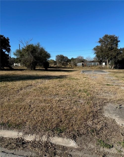 306 W Huisache Ave, Kingsville, TX, 78363-5431 | Card Image