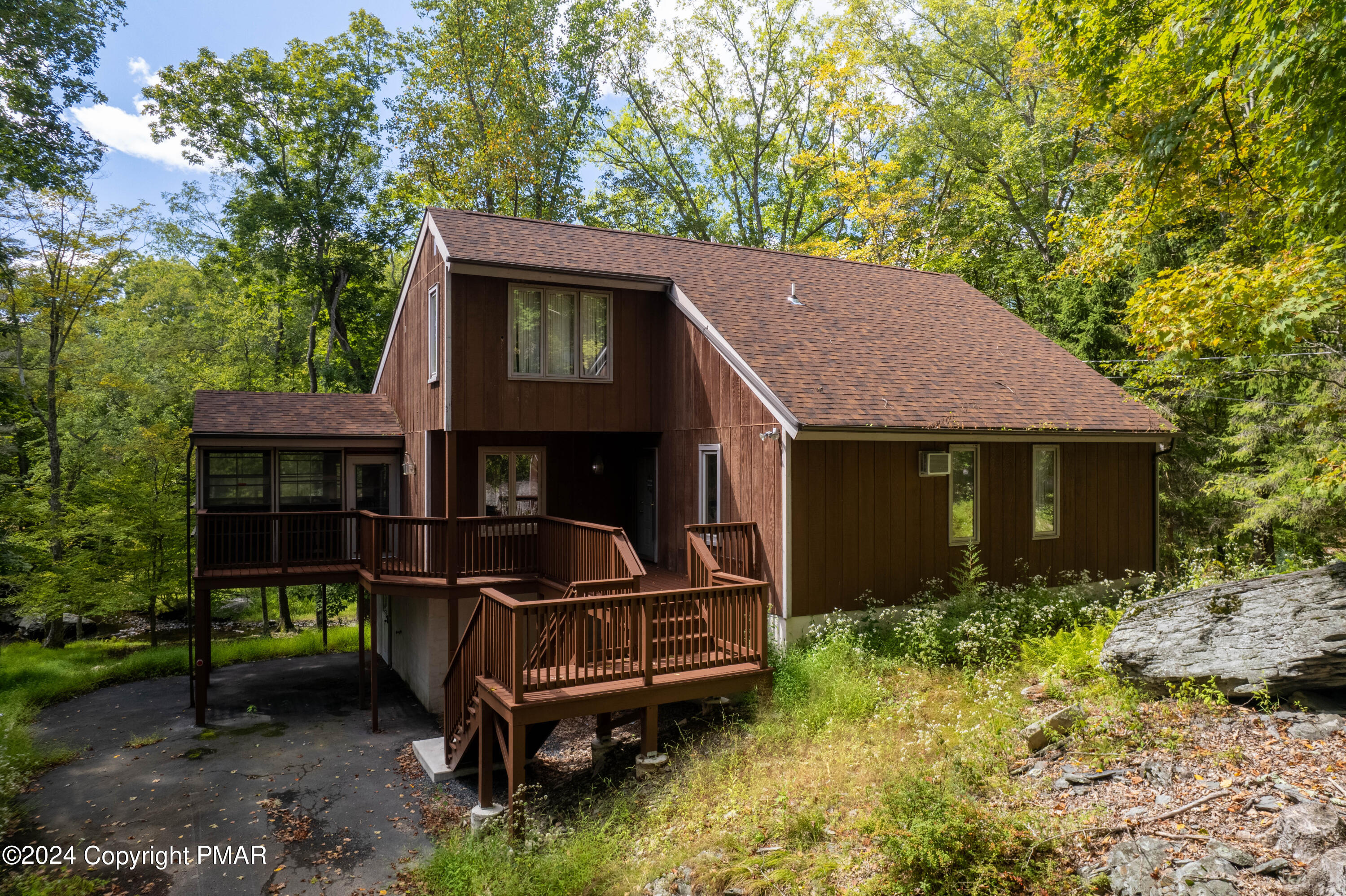 Decker Rd, Bushkill, PA 18324