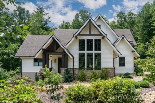 450 Barrington Dr, Asheville, NC, 28803-8846 | Card Image